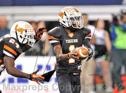 Thumbnail 2 in Lancaster vs. Cedar Park (UIL 4A Division 2 Final)  photogallery.