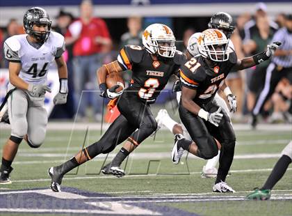 Thumbnail 1 in Lancaster vs. Cedar Park (UIL 4A Division 2 Final)  photogallery.