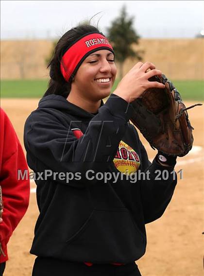 Thumbnail 3 in Rosamond vs. Bellarmine-Jefferson (Desert Classic) photogallery.