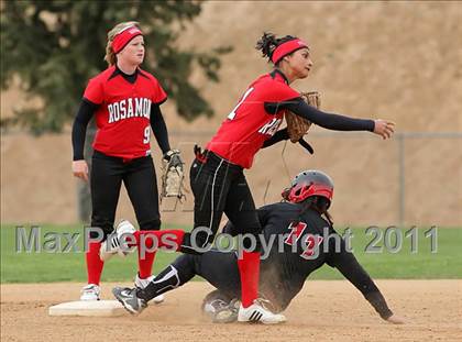 Thumbnail 2 in Rosamond vs. Bellarmine-Jefferson (Desert Classic) photogallery.
