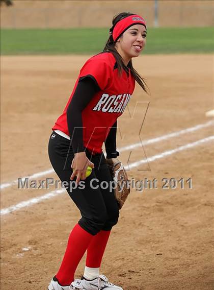 Thumbnail 3 in Rosamond vs. Bellarmine-Jefferson (Desert Classic) photogallery.