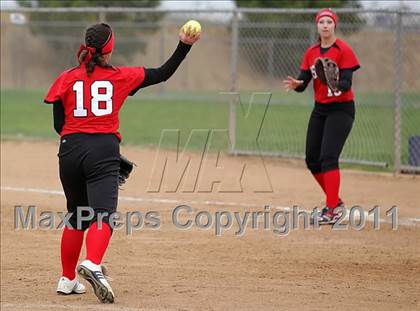 Thumbnail 2 in Rosamond vs. Bellarmine-Jefferson (Desert Classic) photogallery.