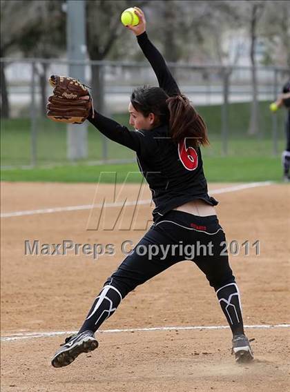Thumbnail 3 in Rosamond vs. Bellarmine-Jefferson (Desert Classic) photogallery.