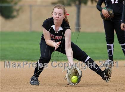 Thumbnail 1 in Rosamond vs. Bellarmine-Jefferson (Desert Classic) photogallery.