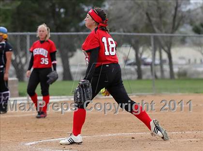 Thumbnail 3 in Rosamond vs. Bellarmine-Jefferson (Desert Classic) photogallery.