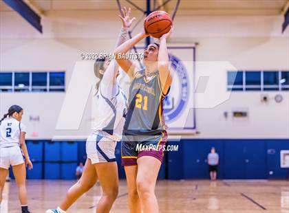 Thumbnail 3 in Maryknoll vs Waiakea (Imua Invitational) photogallery.