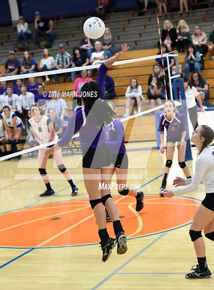 Thumbnail 3 in Northwest Christian vs. Snowflake (AIA D3 Semifinal) photogallery.