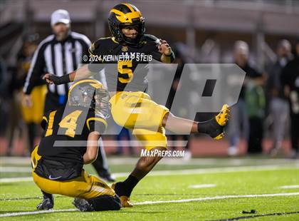 Thumbnail 3 in St. James vs. Union Parish (LHSAA DIII Non-Select Semi-Final) photogallery.