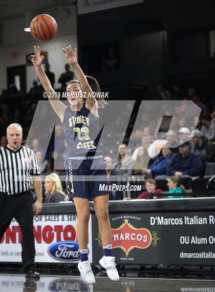 Thumbnail 2 in Stoney Creek vs. Rochester (Oakland University) photogallery.