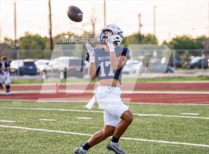 Thumbnail 3 in Central Catholic vs. Holy Cross photogallery.