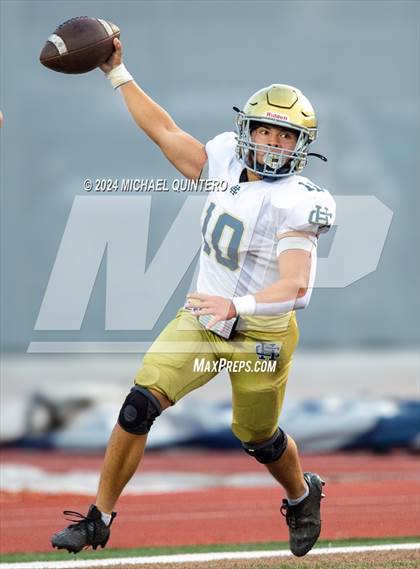 Thumbnail 2 in Central Catholic vs. Holy Cross photogallery.