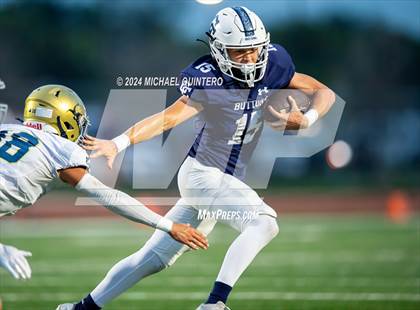 Thumbnail 2 in Central Catholic vs. Holy Cross photogallery.