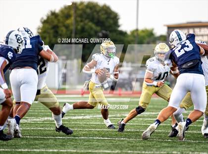 Thumbnail 1 in Central Catholic vs. Holy Cross photogallery.