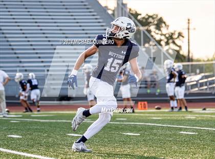 Thumbnail 2 in Central Catholic vs. Holy Cross photogallery.