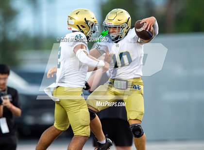 Thumbnail 1 in Central Catholic vs. Holy Cross photogallery.