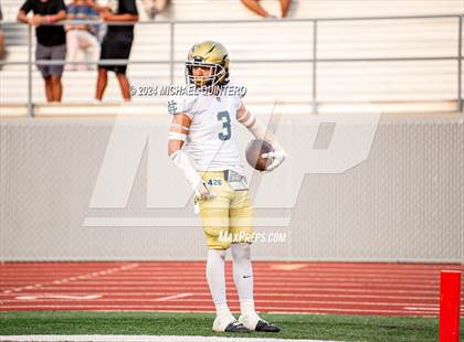 Thumbnail 3 in Central Catholic vs. Holy Cross photogallery.