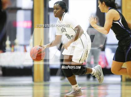 Thumbnail 1 in Manteca vs. Capital Christian photogallery.