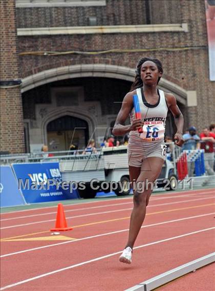 Thumbnail 2 in 117th Penn Relays (4x400m Girls Races 141 & 142) photogallery.