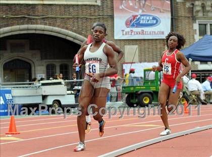 Thumbnail 3 in 117th Penn Relays (4x400m Girls Races 141 & 142) photogallery.