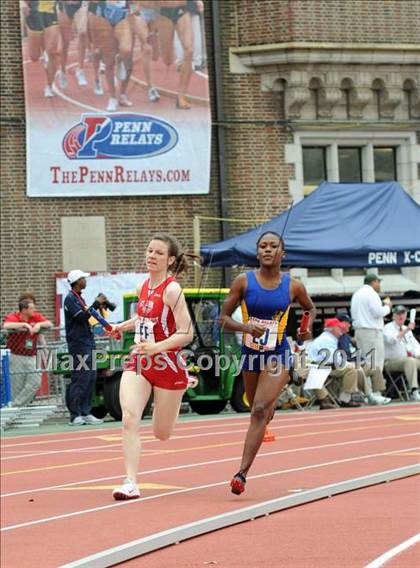 Thumbnail 2 in 117th Penn Relays (4x400m Girls Races 141 & 142) photogallery.