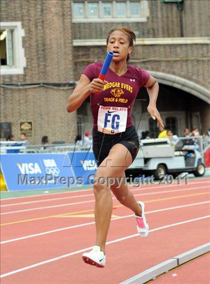 Thumbnail 3 in 117th Penn Relays (4x400m Girls Races 141 & 142) photogallery.