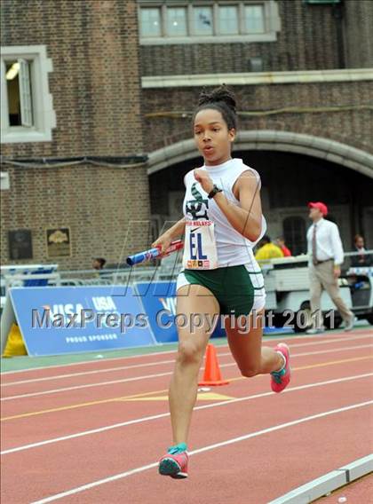 Thumbnail 2 in 117th Penn Relays (4x400m Girls Races 141 & 142) photogallery.