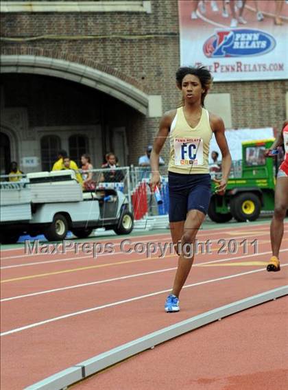 Thumbnail 1 in 117th Penn Relays (4x400m Girls Races 141 & 142) photogallery.