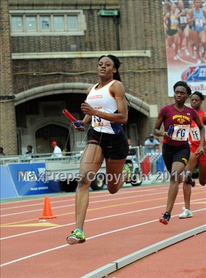 Thumbnail 3 in 117th Penn Relays (4x400m Girls Races 141 & 142) photogallery.