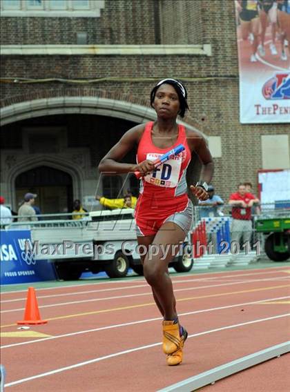 Thumbnail 2 in 117th Penn Relays (4x400m Girls Races 141 & 142) photogallery.