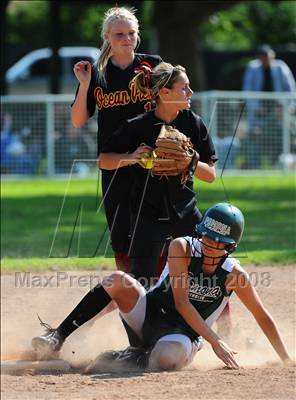 Thumbnail 2 in Ocean View vs. Pomona Catholic (CIF SS Playoffs) photogallery.