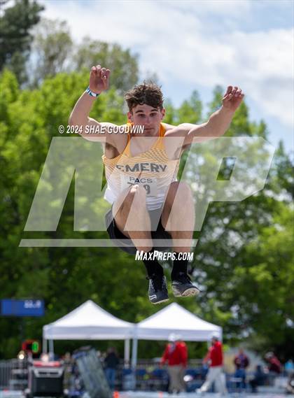 Thumbnail 1 in BYU Invitational (Long Jump) photogallery.
