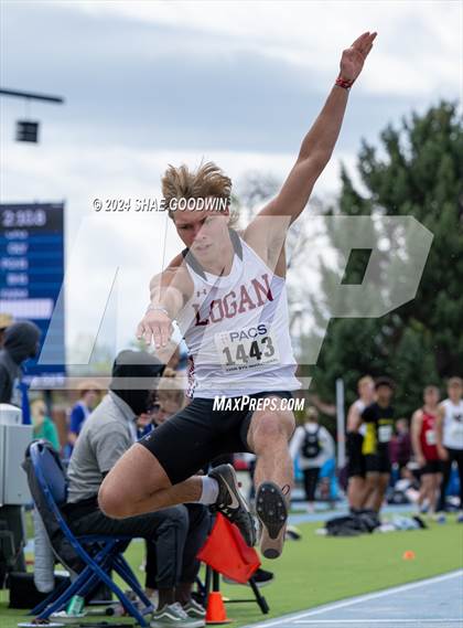 Thumbnail 2 in BYU Invitational (Long Jump) photogallery.