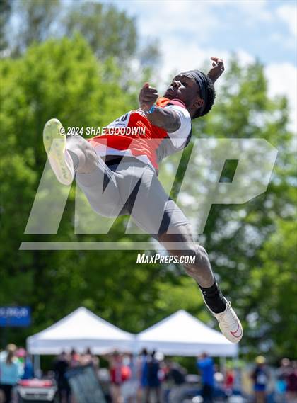 Thumbnail 1 in BYU Invitational (Long Jump) photogallery.