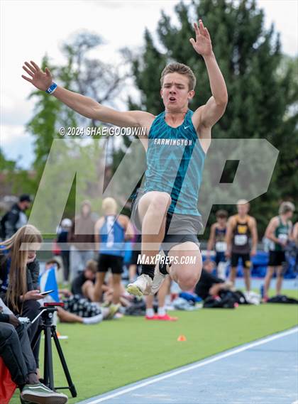 Thumbnail 1 in BYU Invitational (Long Jump) photogallery.