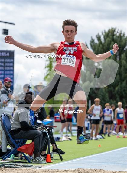 Thumbnail 1 in BYU Invitational (Long Jump) photogallery.