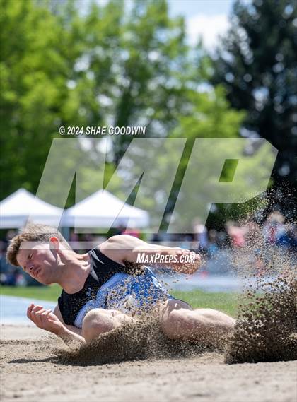 Thumbnail 1 in BYU Invitational (Long Jump) photogallery.