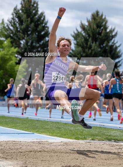 Thumbnail 2 in BYU Invitational (Long Jump) photogallery.