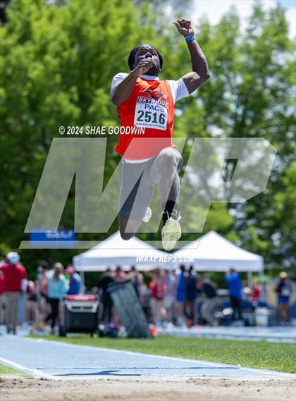 Thumbnail 2 in BYU Invitational (Long Jump) photogallery.