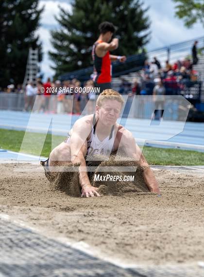Thumbnail 1 in BYU Invitational (Long Jump) photogallery.