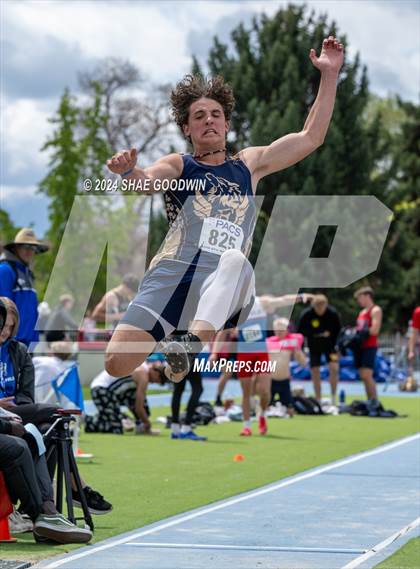 Thumbnail 3 in BYU Invitational (Long Jump) photogallery.