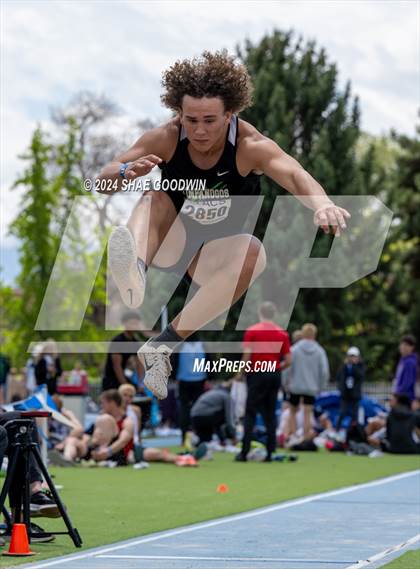 Thumbnail 1 in BYU Invitational (Long Jump) photogallery.
