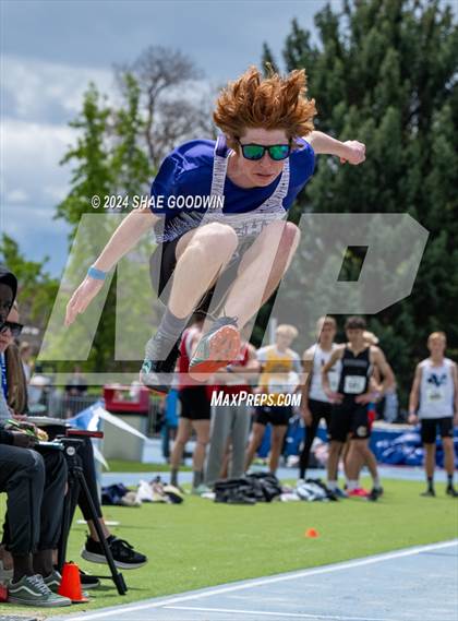 Thumbnail 1 in BYU Invitational (Long Jump) photogallery.