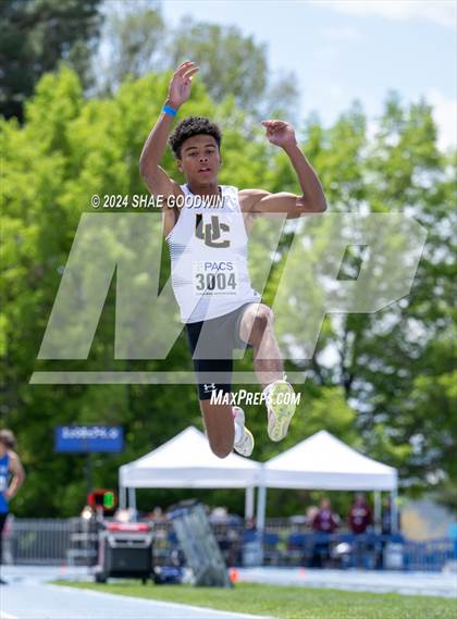 Thumbnail 1 in BYU Invitational (Long Jump) photogallery.