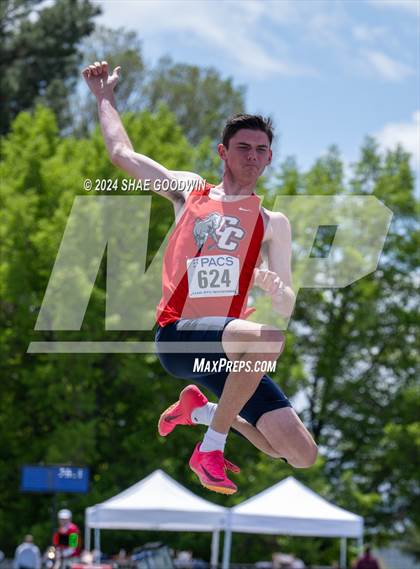 Thumbnail 2 in BYU Invitational (Long Jump) photogallery.