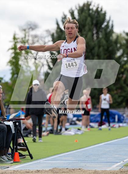 Thumbnail 2 in BYU Invitational (Long Jump) photogallery.
