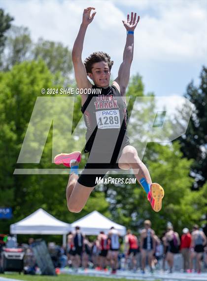 Thumbnail 2 in BYU Invitational (Long Jump) photogallery.