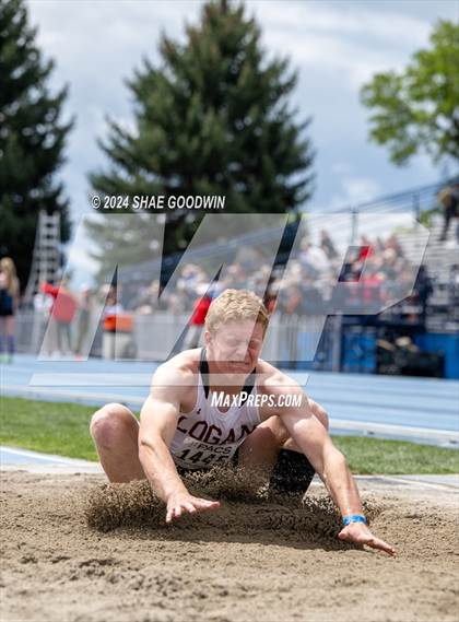 Thumbnail 3 in BYU Invitational (Long Jump) photogallery.