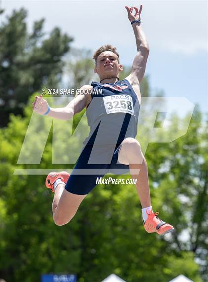 Thumbnail 2 in BYU Invitational (Long Jump) photogallery.