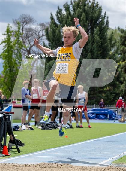 Thumbnail 2 in BYU Invitational (Long Jump) photogallery.