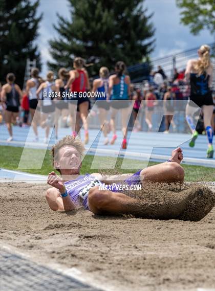 Thumbnail 3 in BYU Invitational (Long Jump) photogallery.
